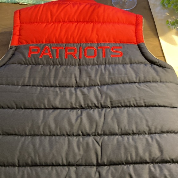 Women’s large patriots NFL apparel reversible winter vest - Picture 3 of 5